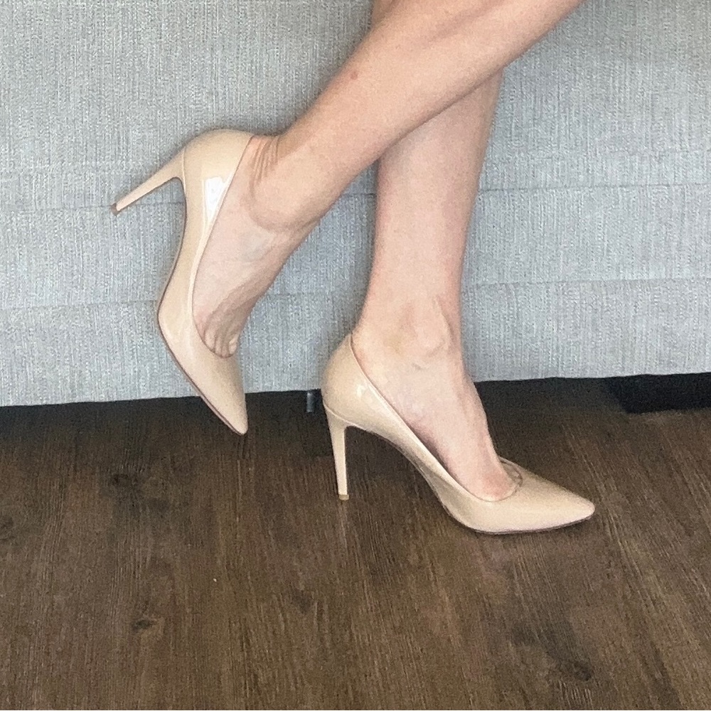 Emporio Armani patent leather nude pumps heels shoes 38.5 $550 Italy